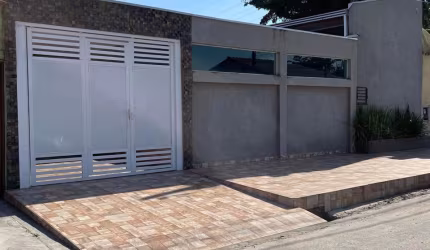 Linda casa com piscina