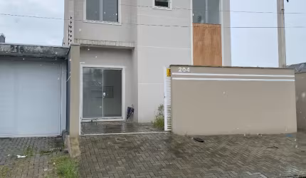 Lindo sobrado de frente pra rua.
