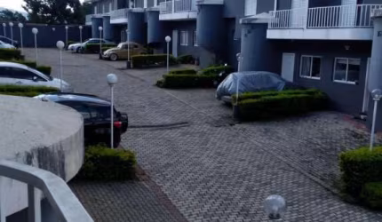 Ótima casa em condominio