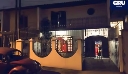 Lindo sobrado localizado no Jardim Santa mena