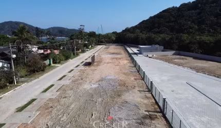 Lotes de terreno em condomínio fechado