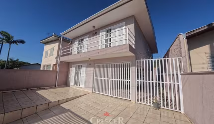 Sobrado para venda com 4 quartos no Centro de Matinhos