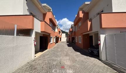 Triplex para venda com 3 quartos em Caioba