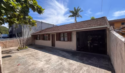 Casa para venda com 3 quartos no Centro de Matinhos