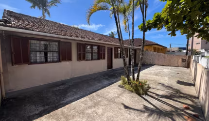 Casa para venda com 3 quartos no Centro de Matinhos