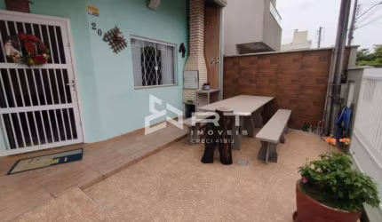 Casa com 4 quartos à venda no Itacolomi, Balneário Piçarras , 80 m2 por R$ 580.000