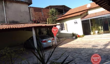 Casa com 3 dormitórios à venda, 170 m² por R$ 1.000.000,00 - Água Branca - Contagem/MG