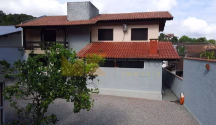 Casa com 3 quartos à venda na Rua Tijucas, 435, Velha, Blumenau por R$ 1.200.000