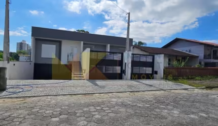 Casa com 3 quartos à venda na Rua Arthur Schreiber, Velha, Blumenau, 170 m2 por R$ 750.000