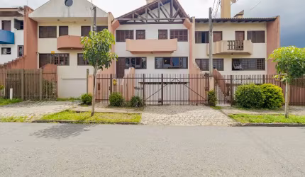 Sobrado 3 quartos, suíte, churrasqueira, 4 vagas de garagem.
