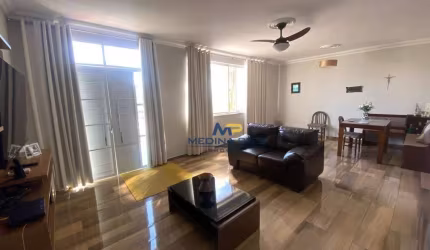 Casa com 4 dormitórios à venda por R$ 565.000,00 - Centro - São Gonçalo/RJ