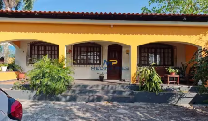 Casa com 3 dormitórios à venda por R$ 398.000,00 - Laranjal - São Gonçalo/RJ