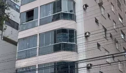 Apartamento de 2 dormitórios no Centro de Floripa