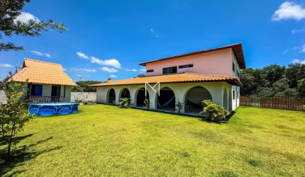 Casa em condomínio fechado disponível para venda