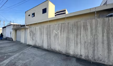 CASA COM 3/4 NO FAROL