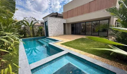 Linda Casa no Bunganvile