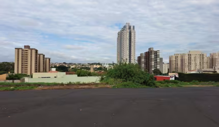 Lote de uso misto no Alto da Boa Vista