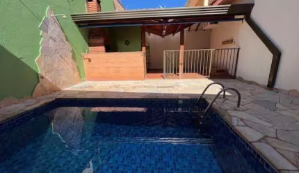 Casa com piscina na Nova Ribeirania