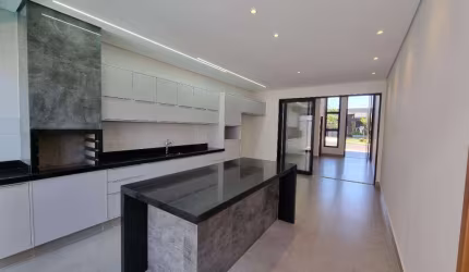 Casa com área gourmet no Cond Valencia