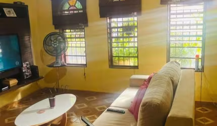 Casa com área de churrasco no Sumarezinho