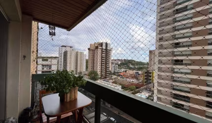 Apto com 3 quartos no Ed Humaita