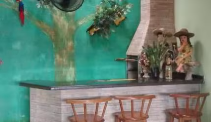 Casa com salao comercial na Vila Virginia