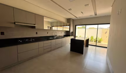 Casa ampla no Cond San Marco
