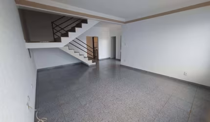 Casa com armarios no Jd Palmares