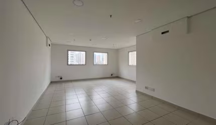 Sala em centro empresarial no Botânico