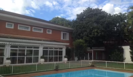 Casa alto padrão Cond. Av Portugal