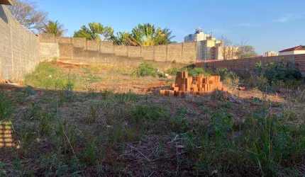 Terreno de esquina na Ribeirania