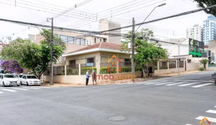 Casa de 4 Dormitórios à Venda - 302m² no Centro de Londrina/PR