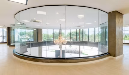 Ponto comercial para alugar na Avenida Severo Dullius, 1225, São João, Porto Alegre por R$ 20.000