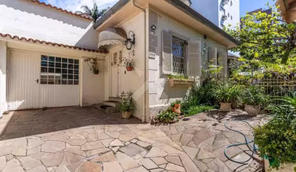 Casa com 3 quartos à venda na Felipe de Olivera, 999, Petrópolis, Porto Alegre por R$ 1.690.000