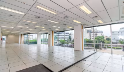 Sala comercial para alugar na Avenida Dolores Alcaraz Caldas, 90, Praia de Belas, Porto Alegre por R$ 43.000