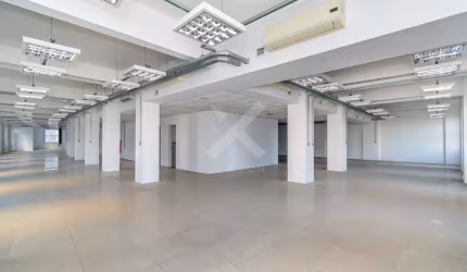 Sala comercial para alugar na Avenida Borges de Medeiros, 261, Centro Histórico, Porto Alegre por R$ 29.000