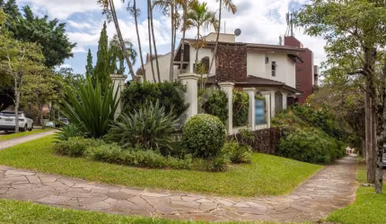 Casa com 3 quartos à venda na Rua Araponga, 215, Três Figueiras, Porto Alegre por R$ 1.799.000