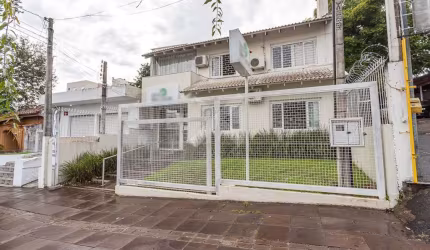 Casa comercial para alugar na Beco Andaraí, 130, Passo da Areia, Porto Alegre por R$ 12.500