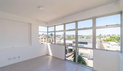 Sala comercial para alugar na Avenida Pará, 330, Navegantes, Porto Alegre por R$ 2.100
