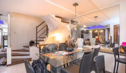 Casa em condomínio fechado com 3 quartos à venda na Avenida Coronel Lucas de Oliveira, 1548, Bela Vista, Porto Alegre por R$ 890.000