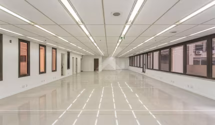 Sala comercial para alugar na Rua dos Andradas, 1121, Centro Histórico, Porto Alegre por R$ 8.500