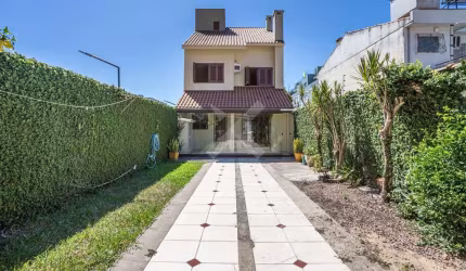 Casa em condomínio fechado com 4 quartos à venda na Rua Chico Pedro, 191, Cristal, Porto Alegre por R$ 940.000