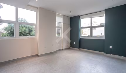 Sala comercial para alugar na Rua Padre Chagas, 140, Moinhos de Vento, Porto Alegre por R$ 2.200