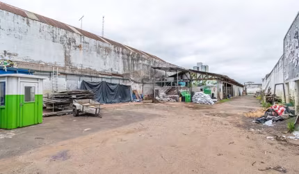 Terreno comercial para alugar na Rua Voluntários da Pátria, 2971, Centro Histórico, Porto Alegre por R$ 10.000
