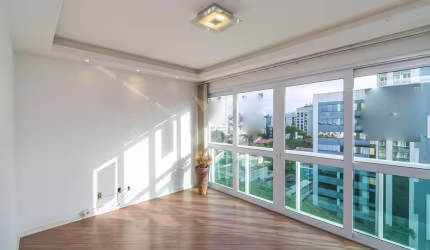 Apartamento com 3 quartos à venda na Avenida Inácio Vasconcelos, 40, Boa Vista, Porto Alegre por R$ 900.000