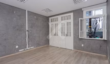 Casa comercial para alugar na Rua Vinte e Quatro de Outubro, 1435, Auxiliadora, Porto Alegre por R$ 7.900