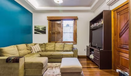 Casa com 5 quartos à venda na Rua Guilherme Schell, 161, Santo Antônio, Porto Alegre por R$ 950.000
