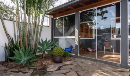 Casa com 2 quartos à venda na Rua Hiroshima, 30, Agronomia, Porto Alegre por R$ 650.000