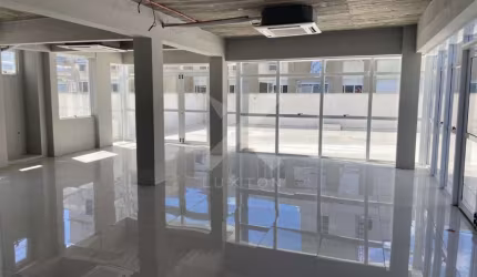 Sala comercial para alugar na Avenida Lavras, 334, Petrópolis, Porto Alegre por R$ 4.900