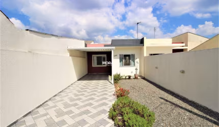 Casa à Venda de 3 Quartos, no Bairro São Marcos.